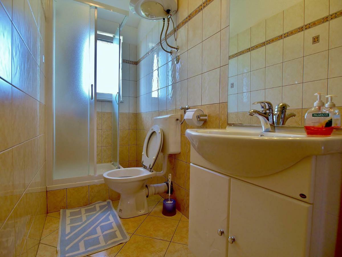 Apartmani Andelo I Ruzica Mundanije Bagian luar foto